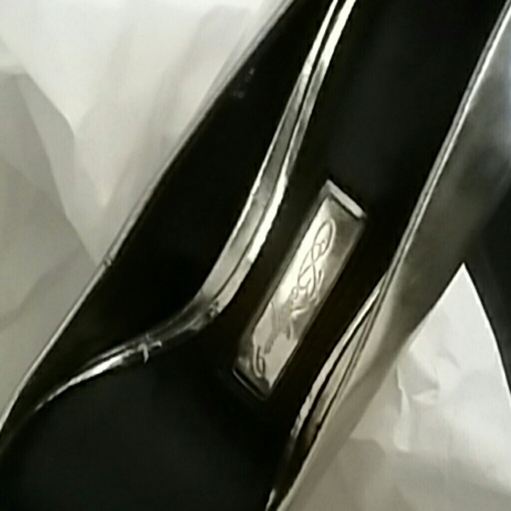 Gold heels - Picture 3 of 5